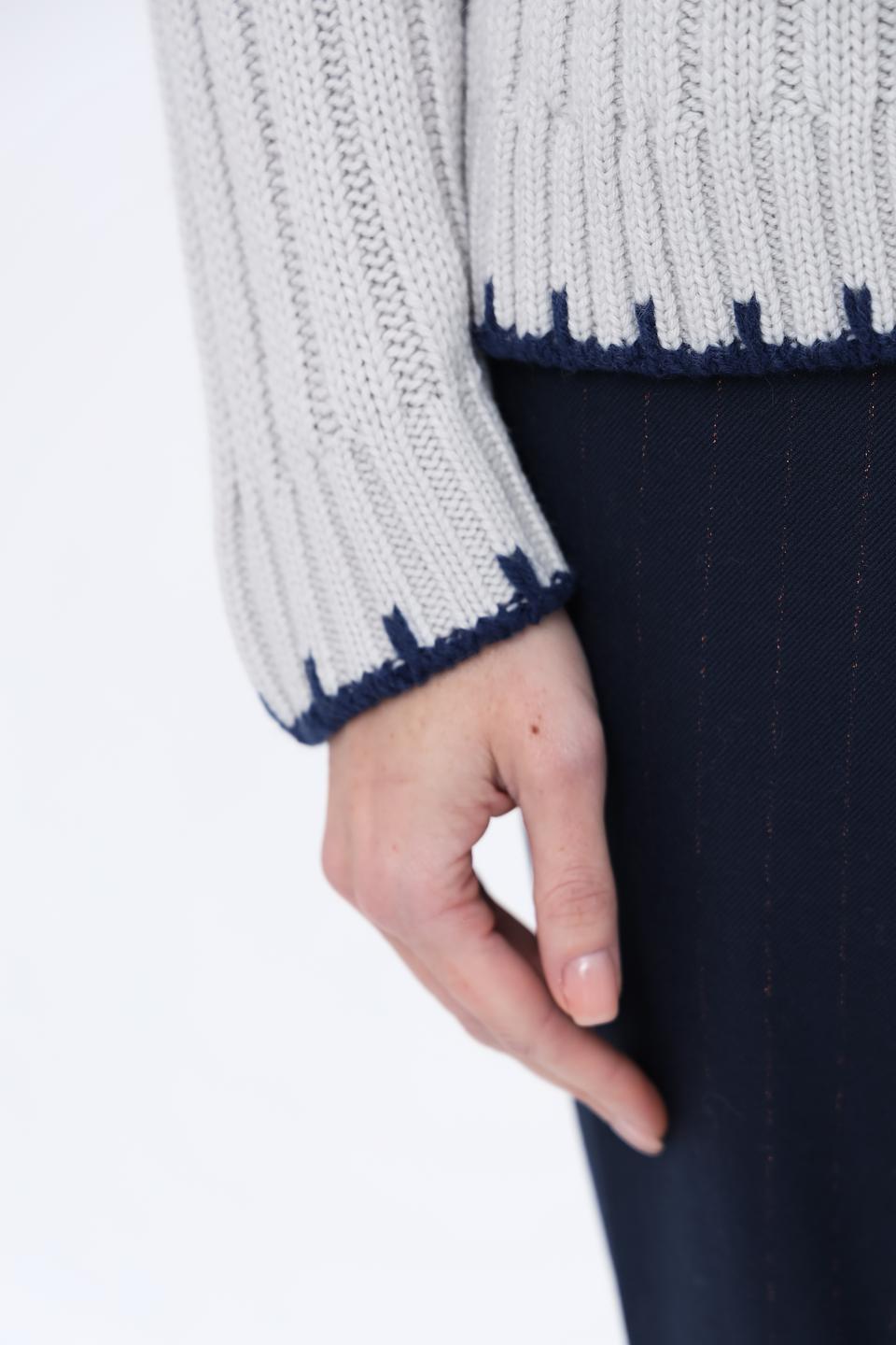 Пуловер Monari с косами и отделкой