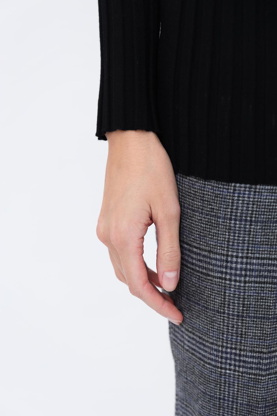 Водолазка Ice Play чёрная с разрезом