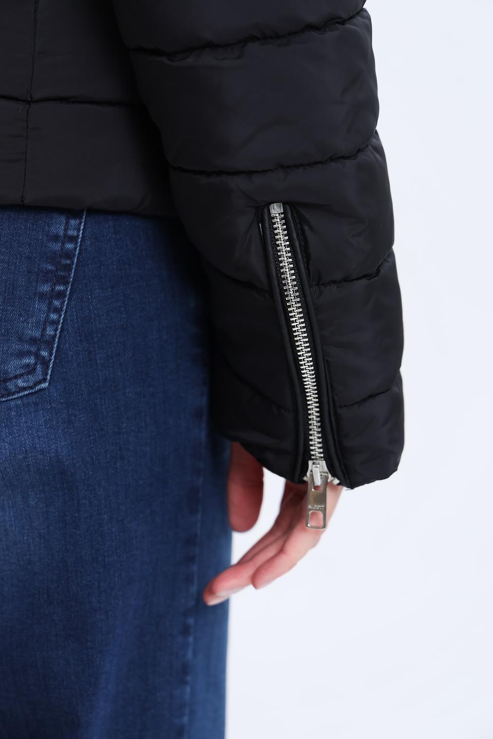 Куртка Alcott стеганая чёрная