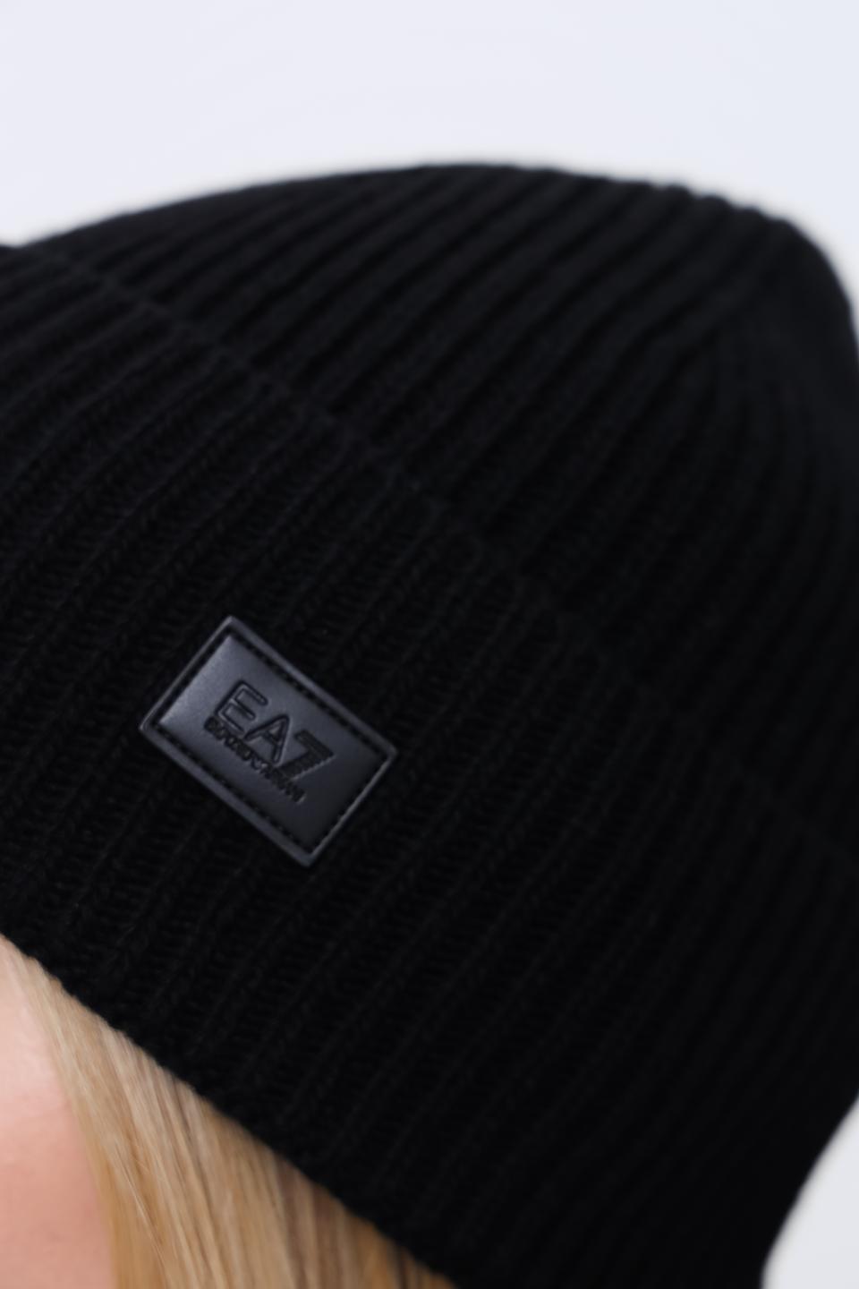 Шапка EA7 женская чёрная