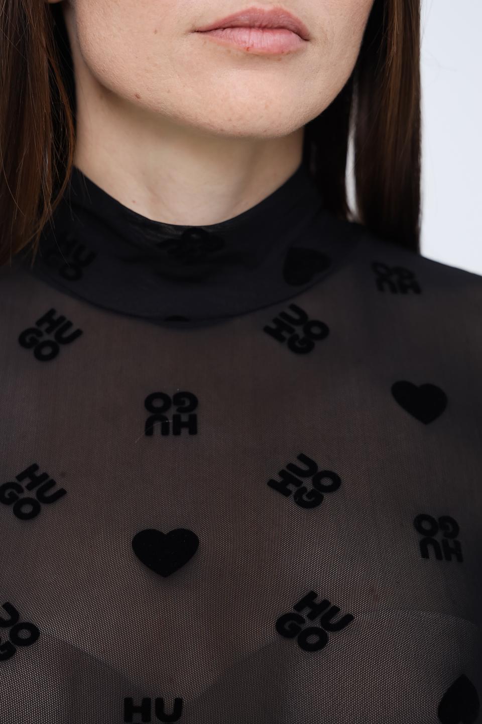 Водолазка Hugo с логотипом и сердцами