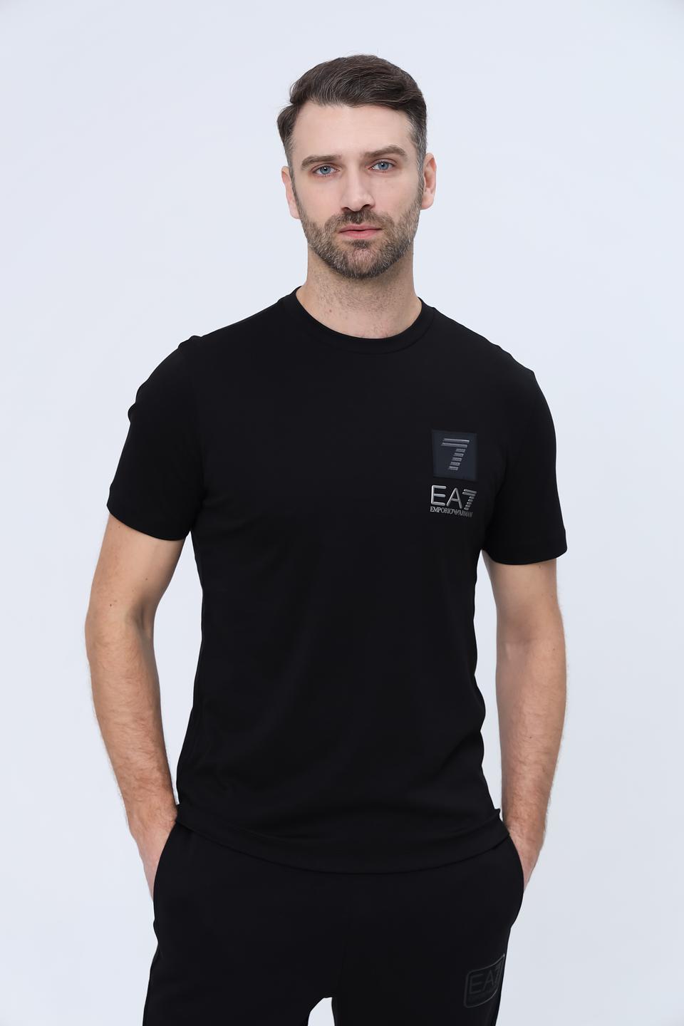 Футболка EA7 чёрная с логотипом