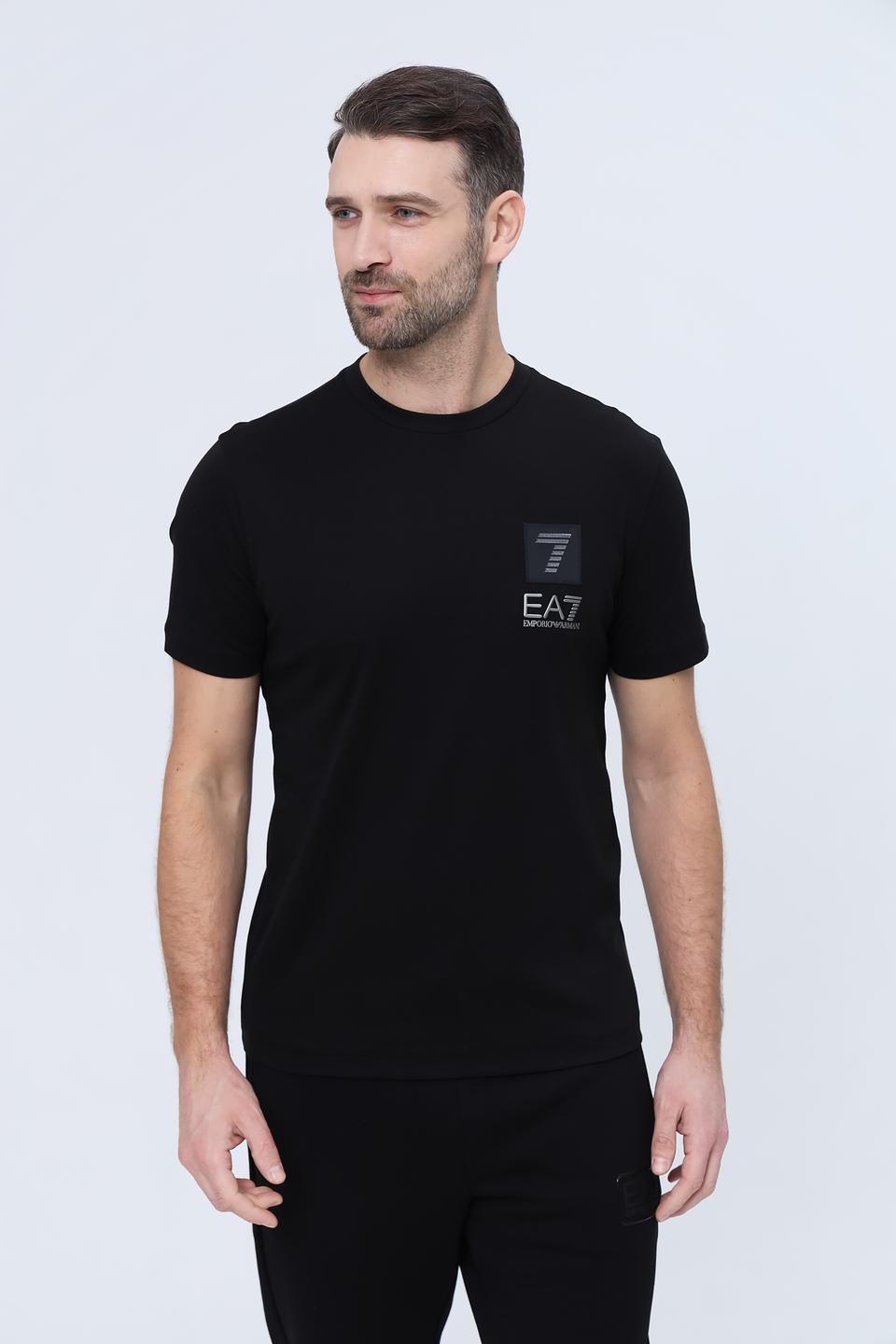 Футболка EA7 чёрная с логотипом
