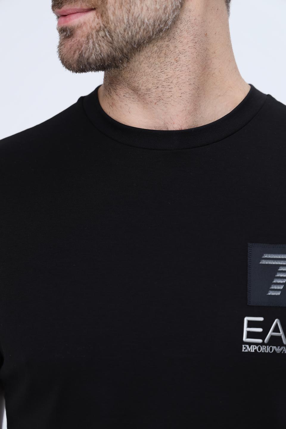 Футболка EA7 чёрная с логотипом