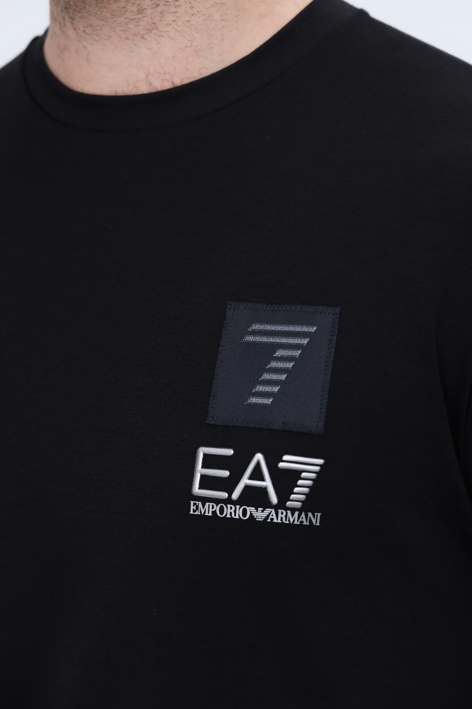 Футболка EA7 чёрная с логотипом