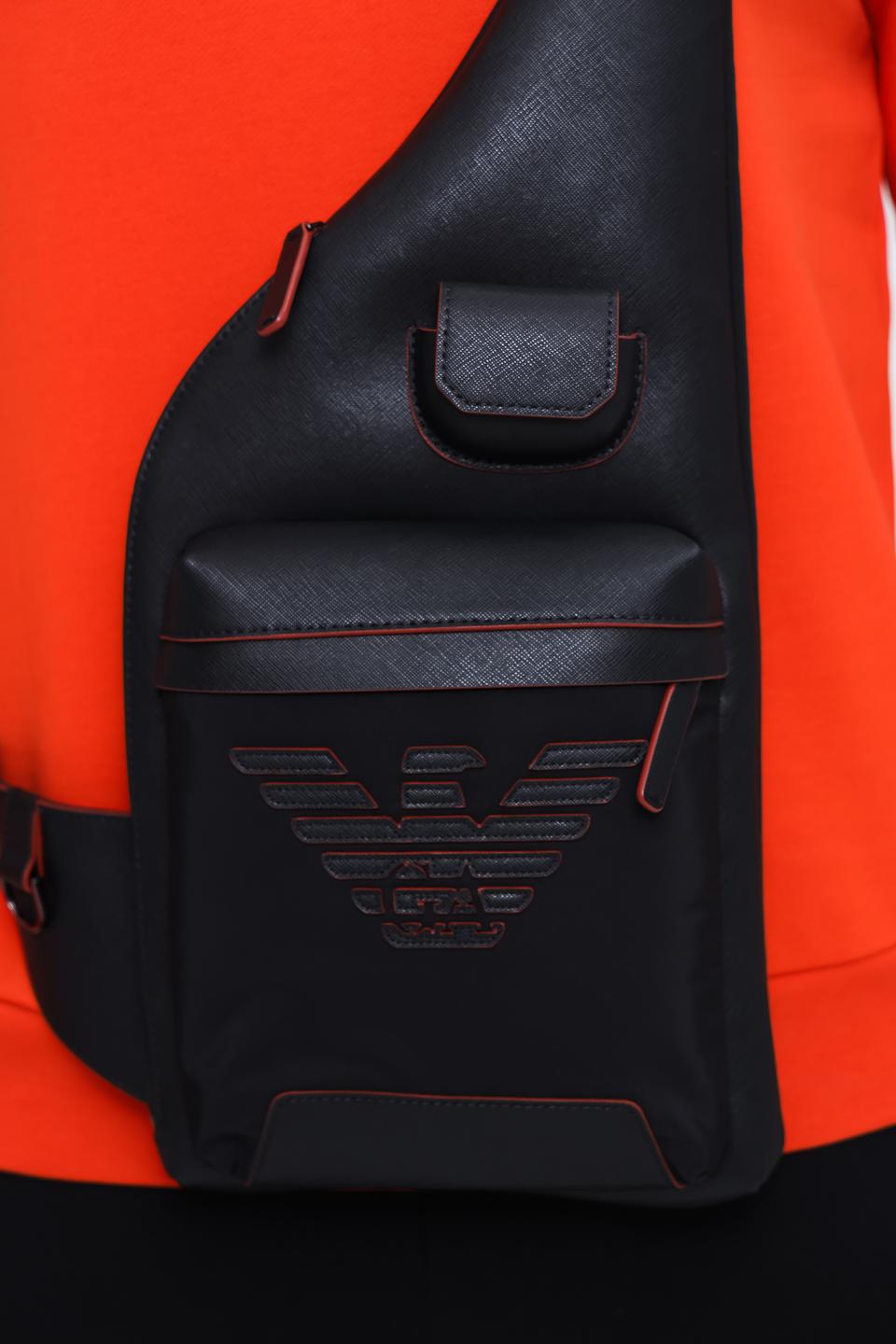 Сумка через плечо Emporio Armani чёрно-красная