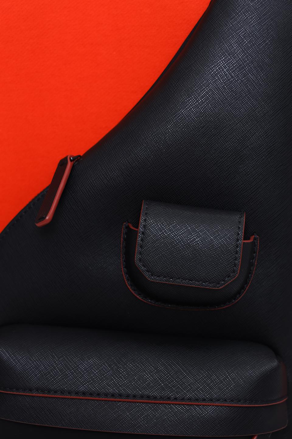 Сумка через плечо Emporio Armani чёрно-красная