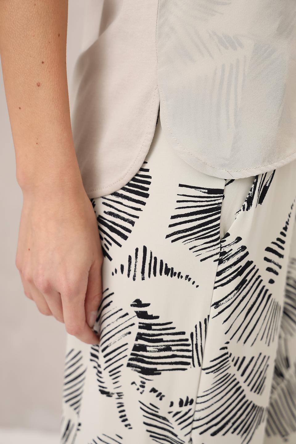 Блуза Sportalm бежевая с V-образным вырезом