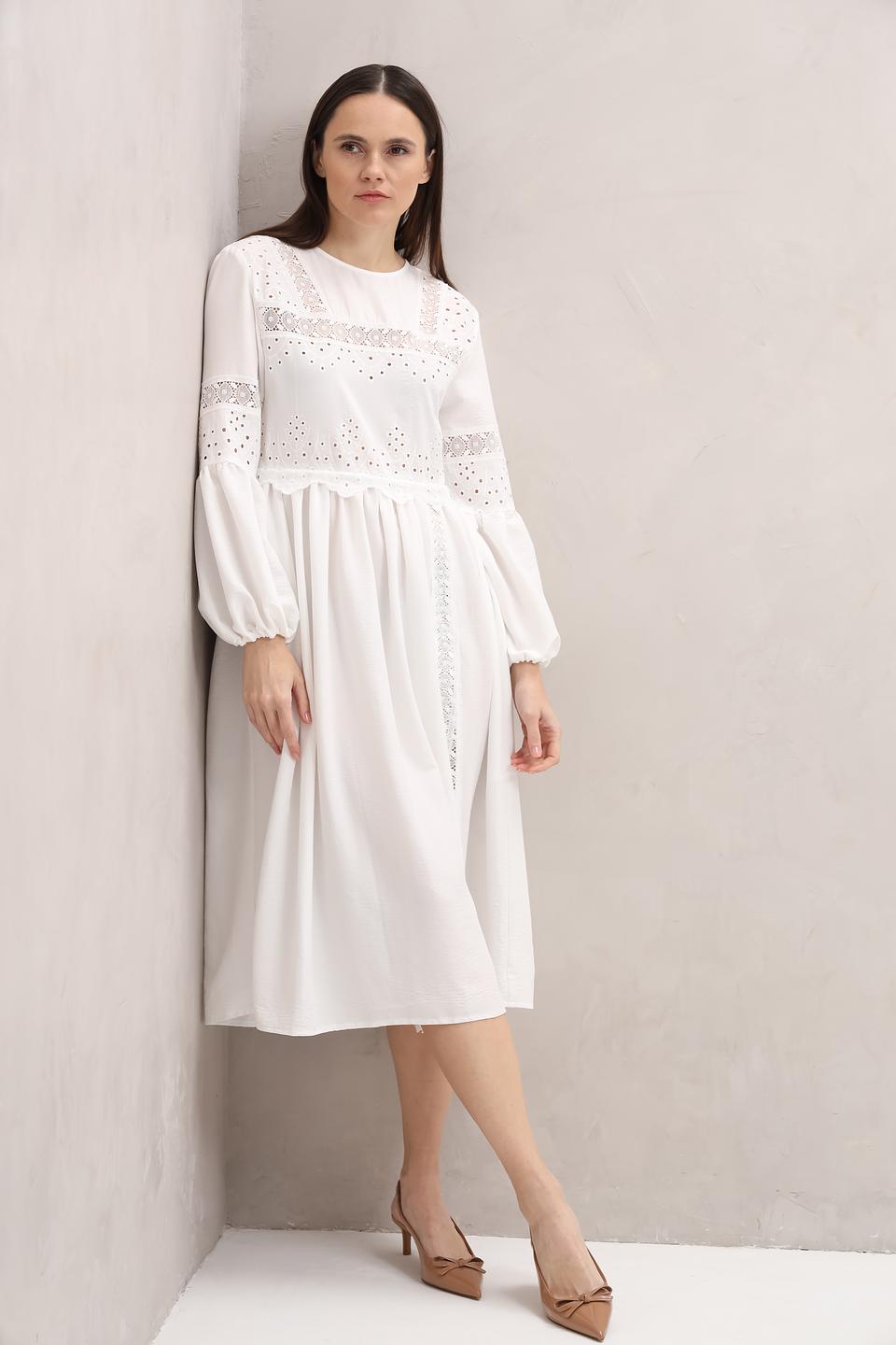 Платье Beatris с вышивкой белый