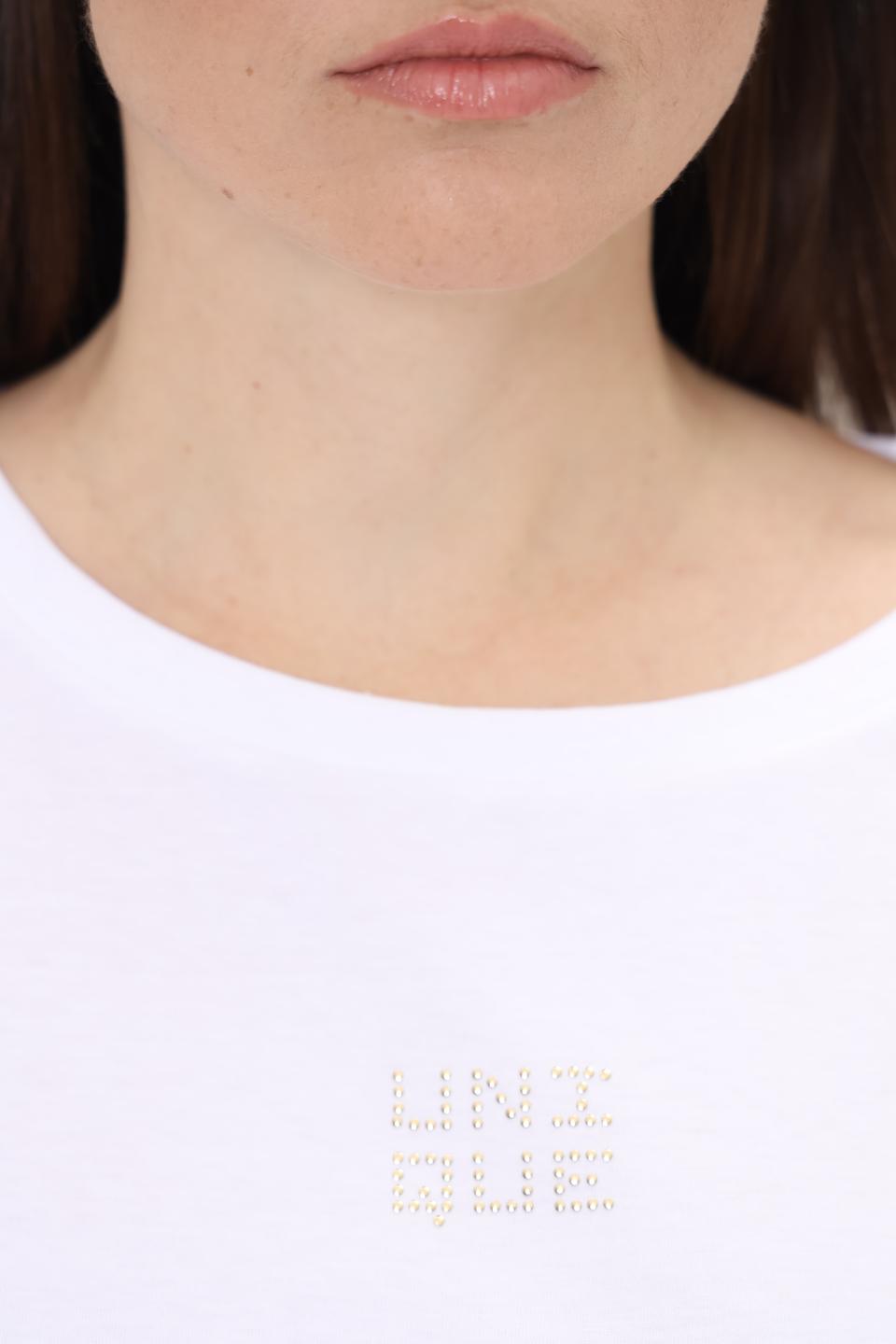 Футболка UNQ женская белая с логотипом