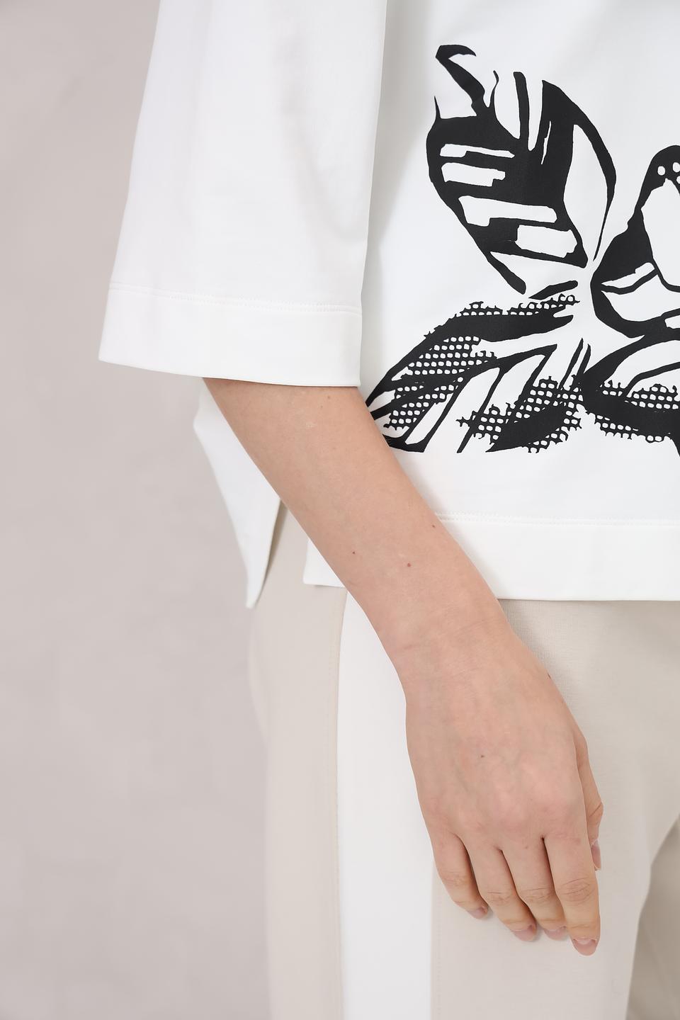 Пуловер Marc Cain с цветами белый