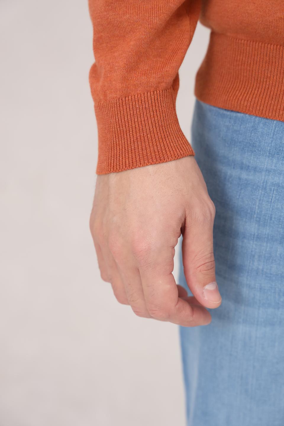 Джемпер Casa Moda рыжий V-образный