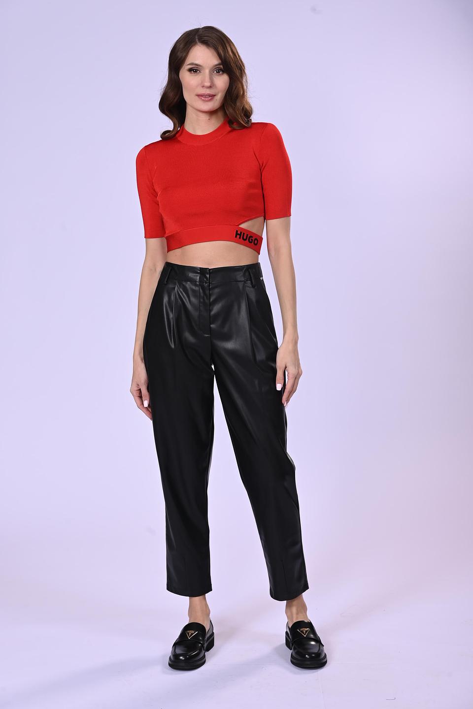 Топ Hugo красный с вырезом