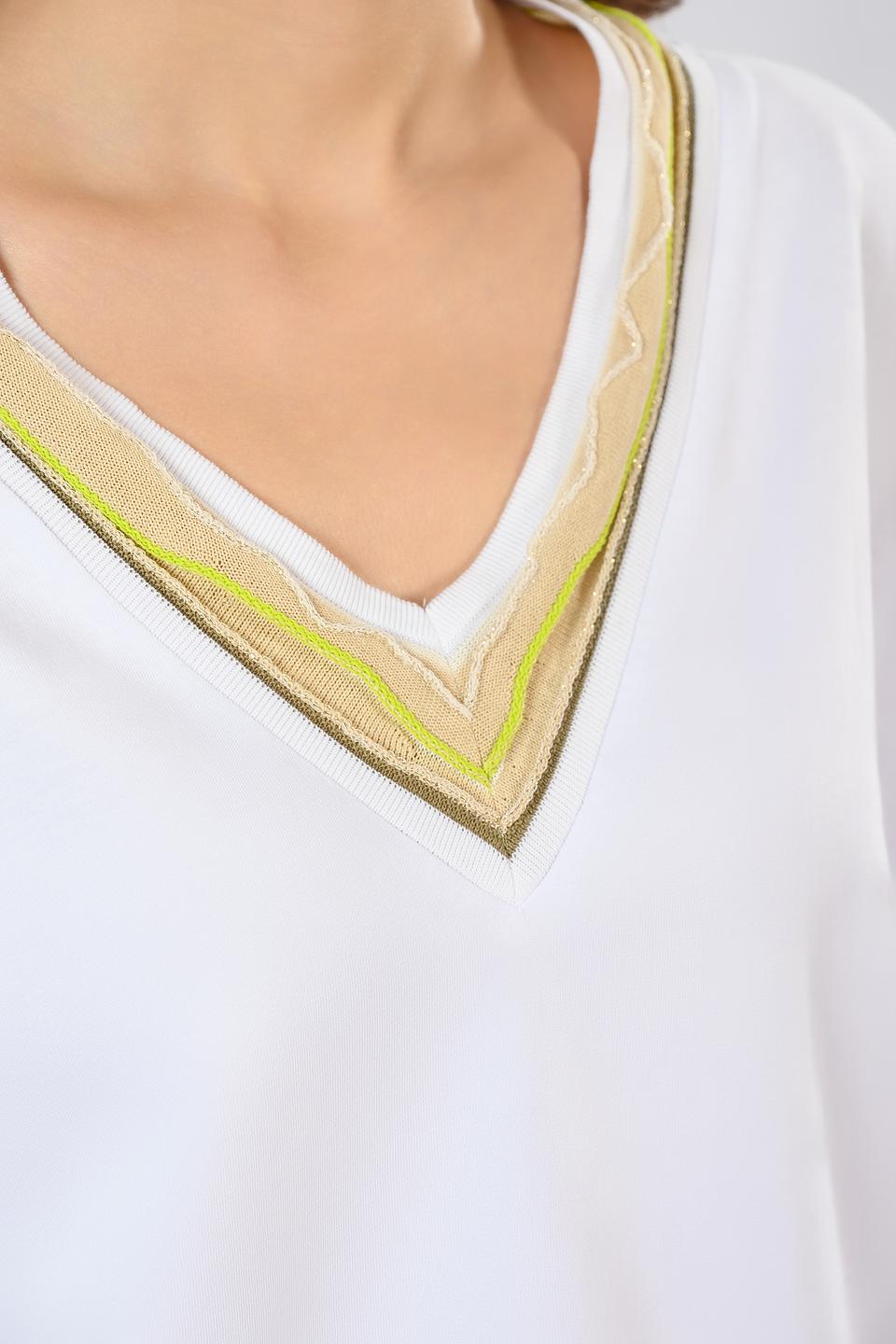 Блуза Tricot Chic с V-образным вырезом