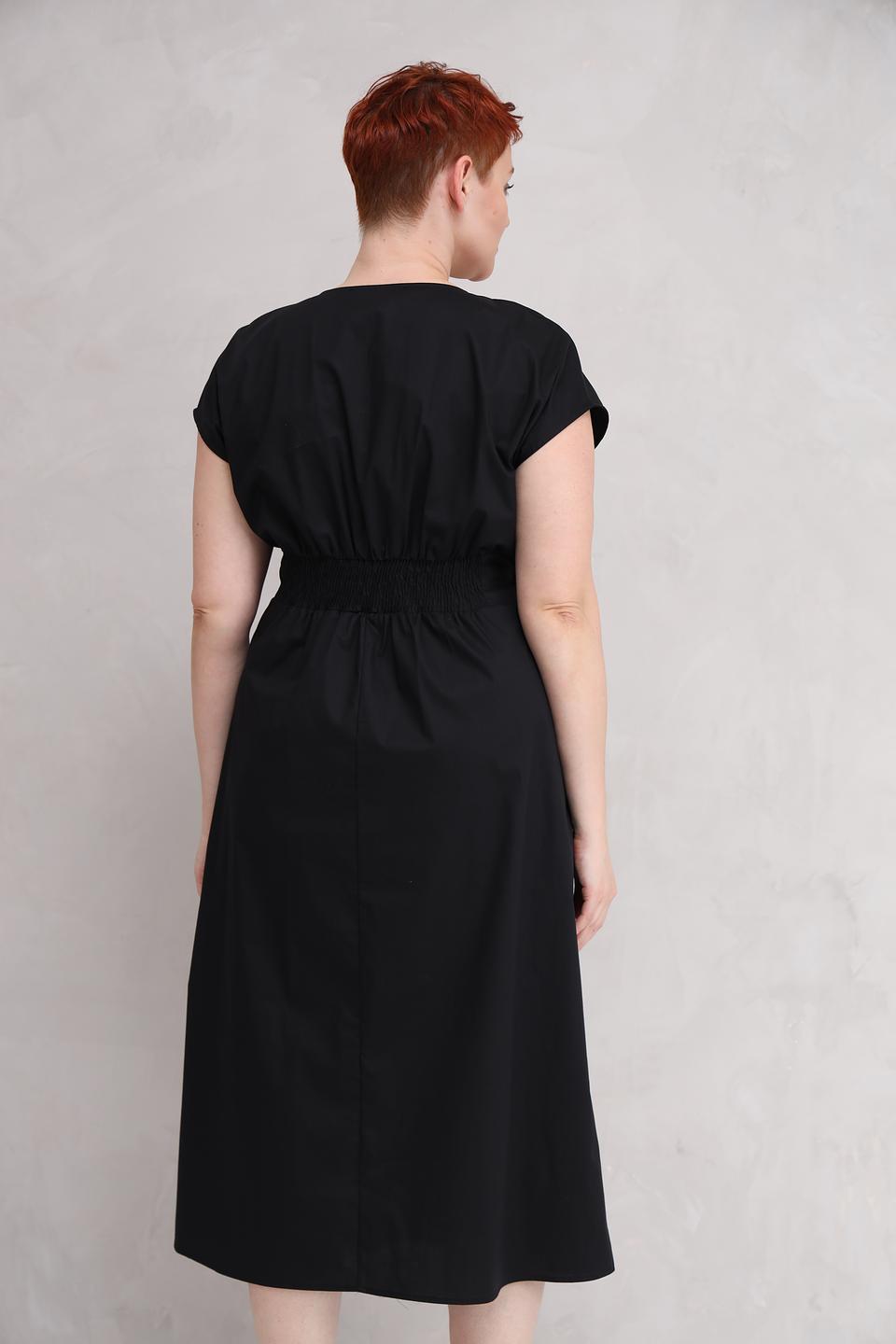 Платье Lecomte чёрное с V-образным вырезом