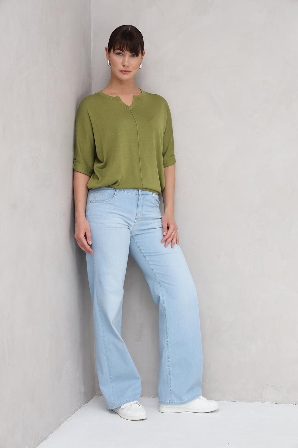 Пуловер Repeat оливковый с V-образным вырезом