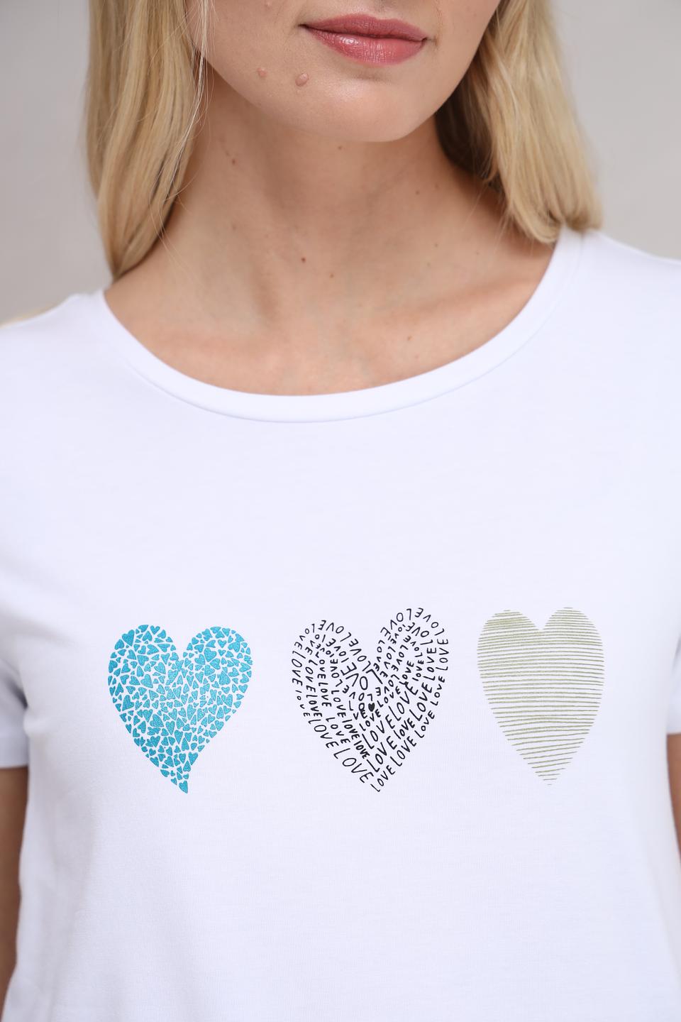 Футболка More and More с сердцами