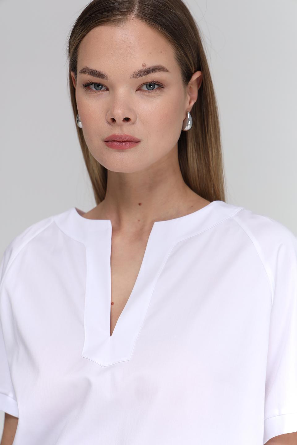Блуза Margittes с V-образным вырезом белый