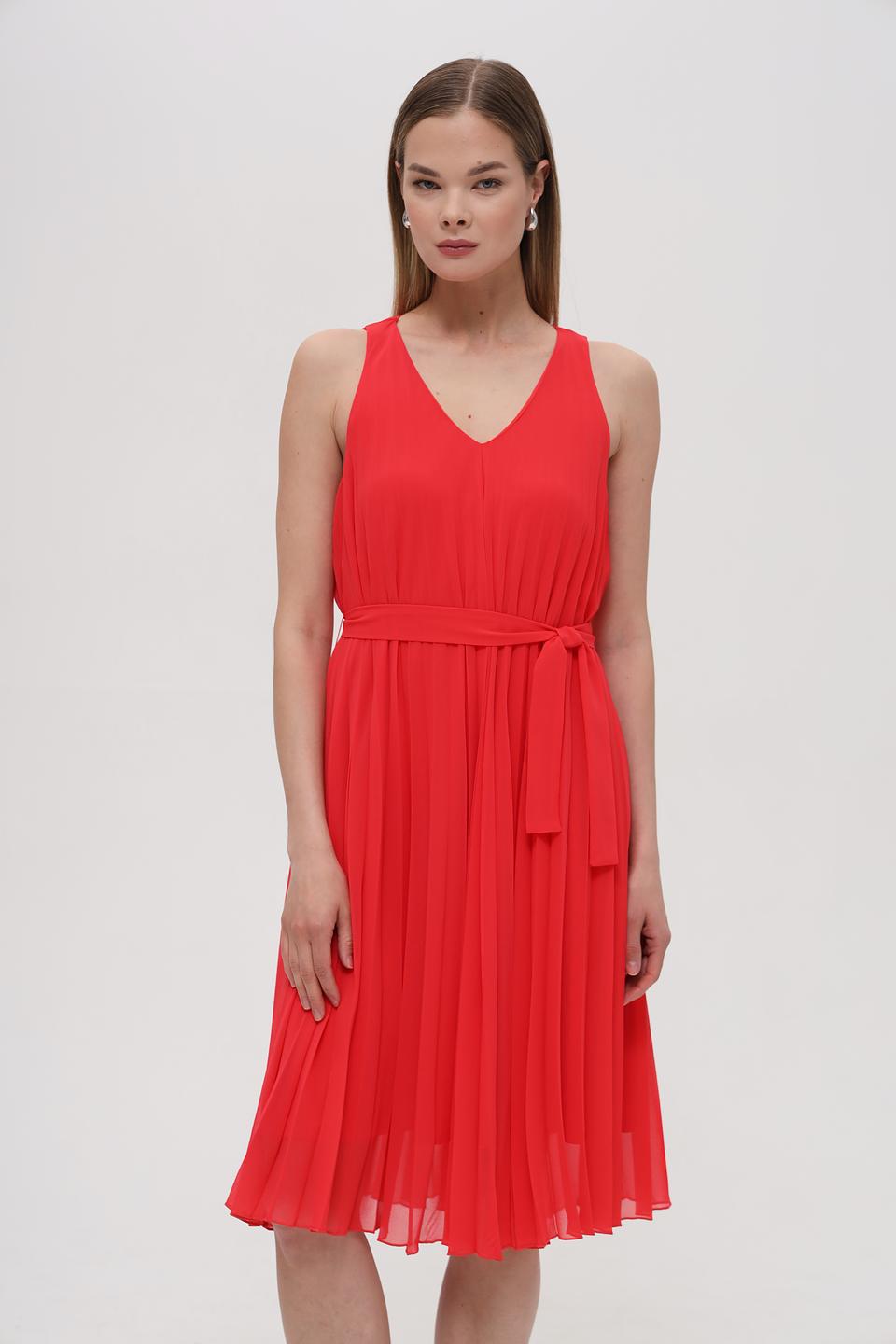 Платье You Just White красное плиссе с поясом