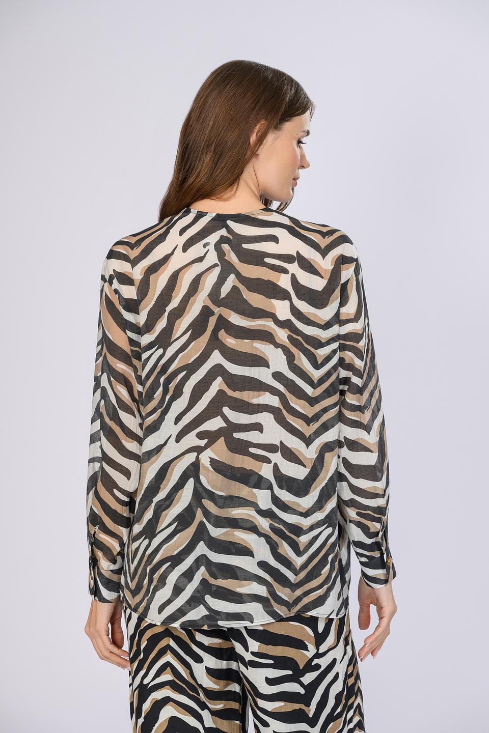 Блуза Emka приталенная в полоску