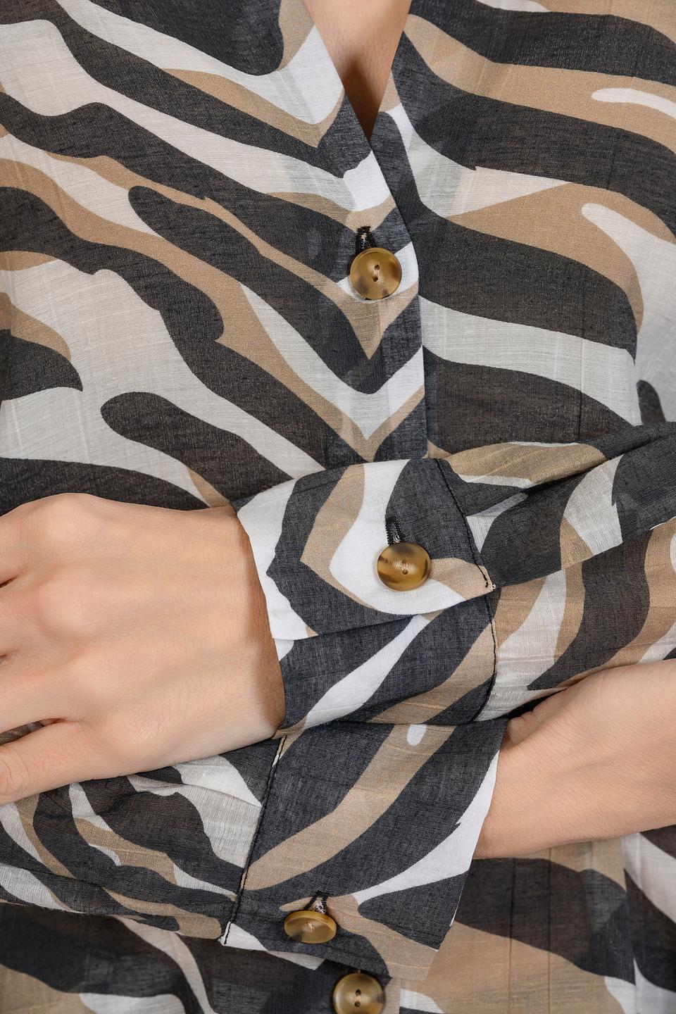 Блуза Emka приталенная в полоску