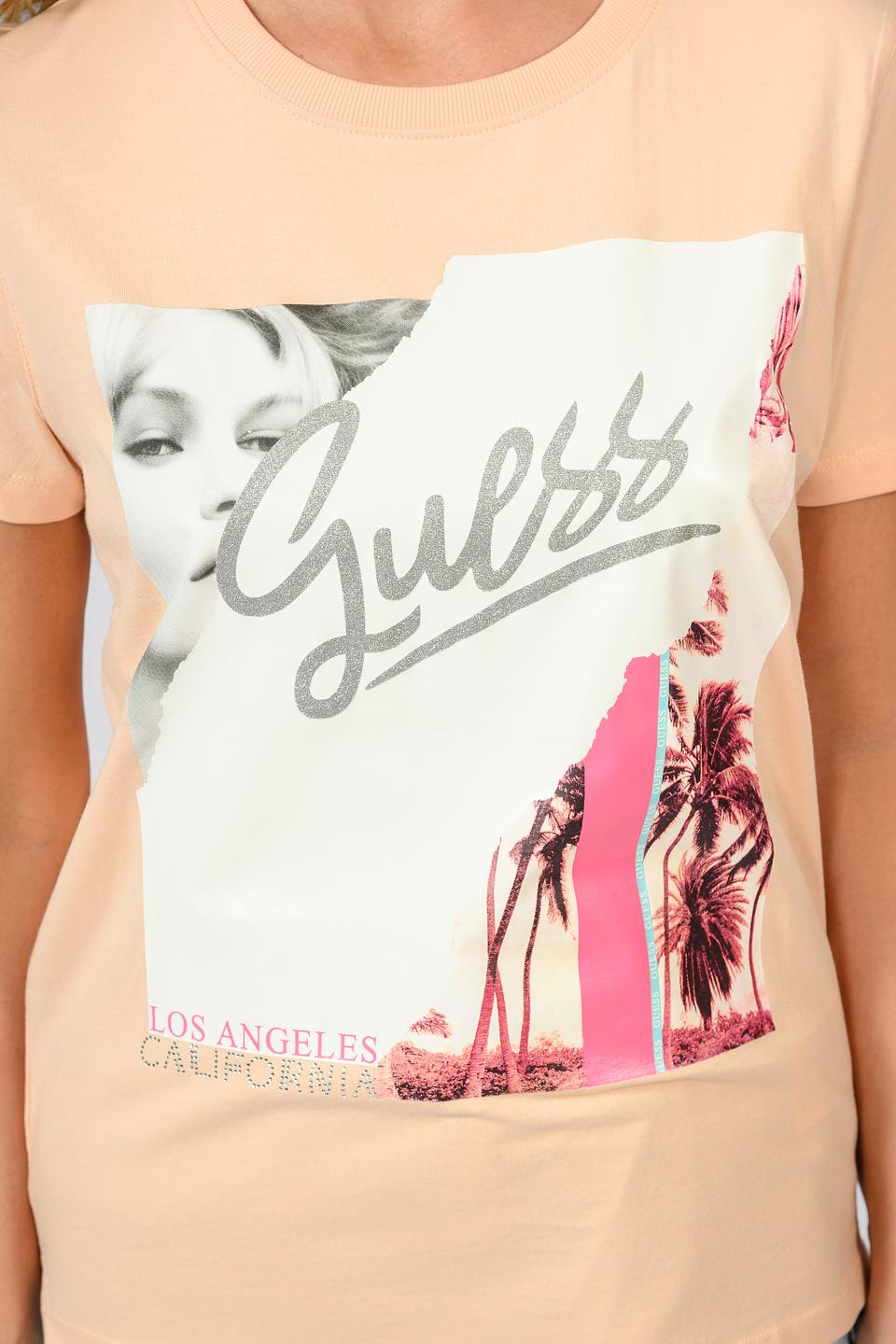 Футболка Guess жен. с принтом персиковая