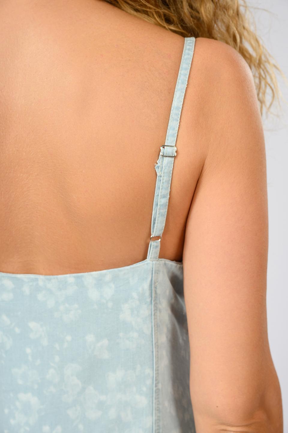 Платье Guess с цветочным принтом голубое