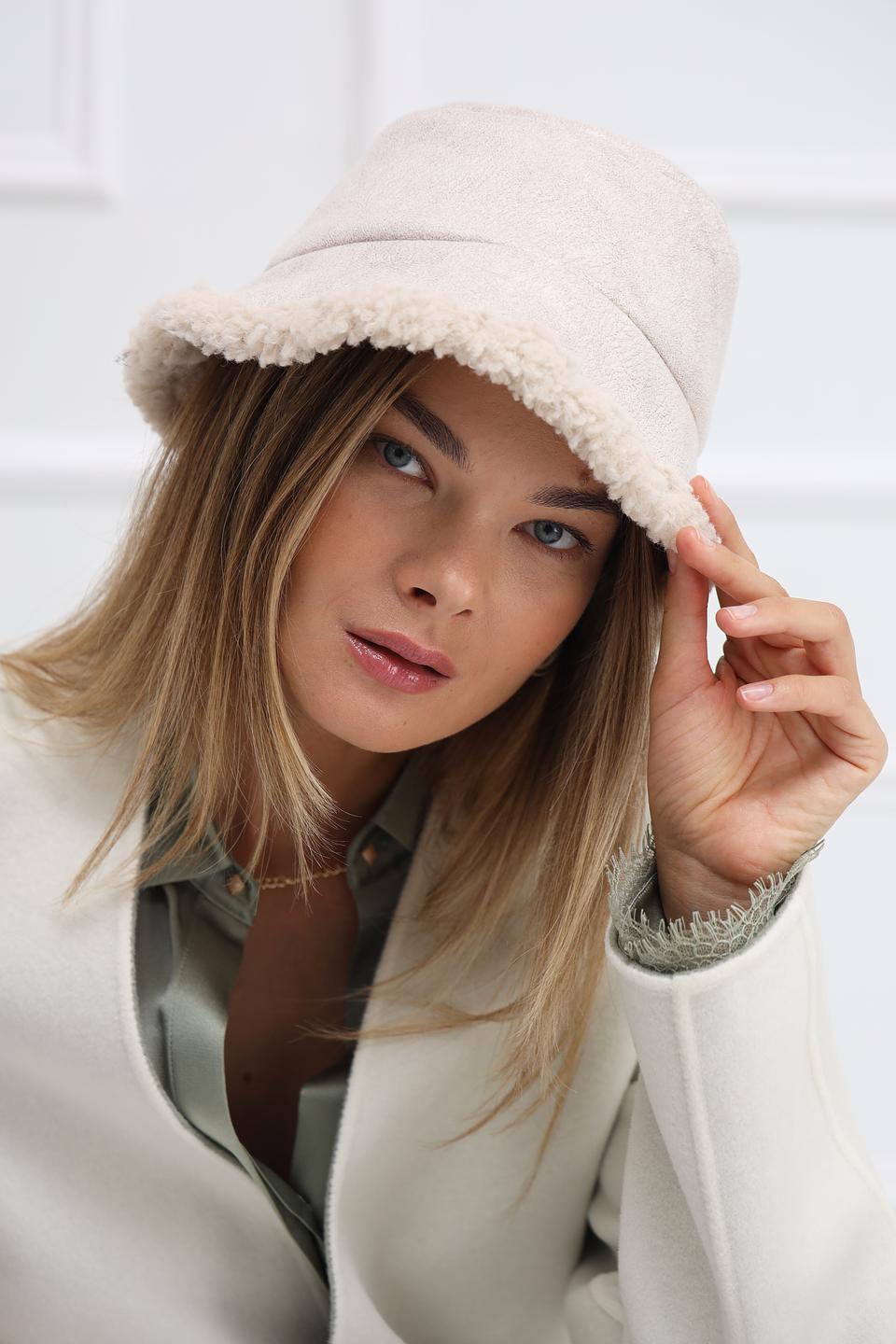 Шапка Beatris с мехом бежевая