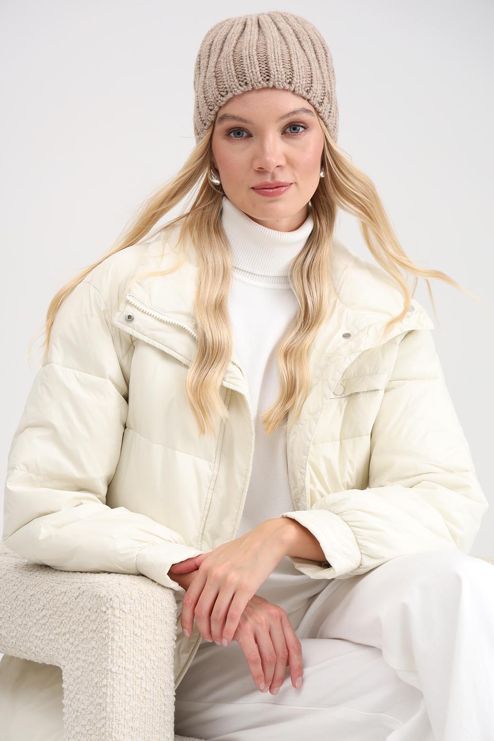 Шапка Adel вязаная бежевая