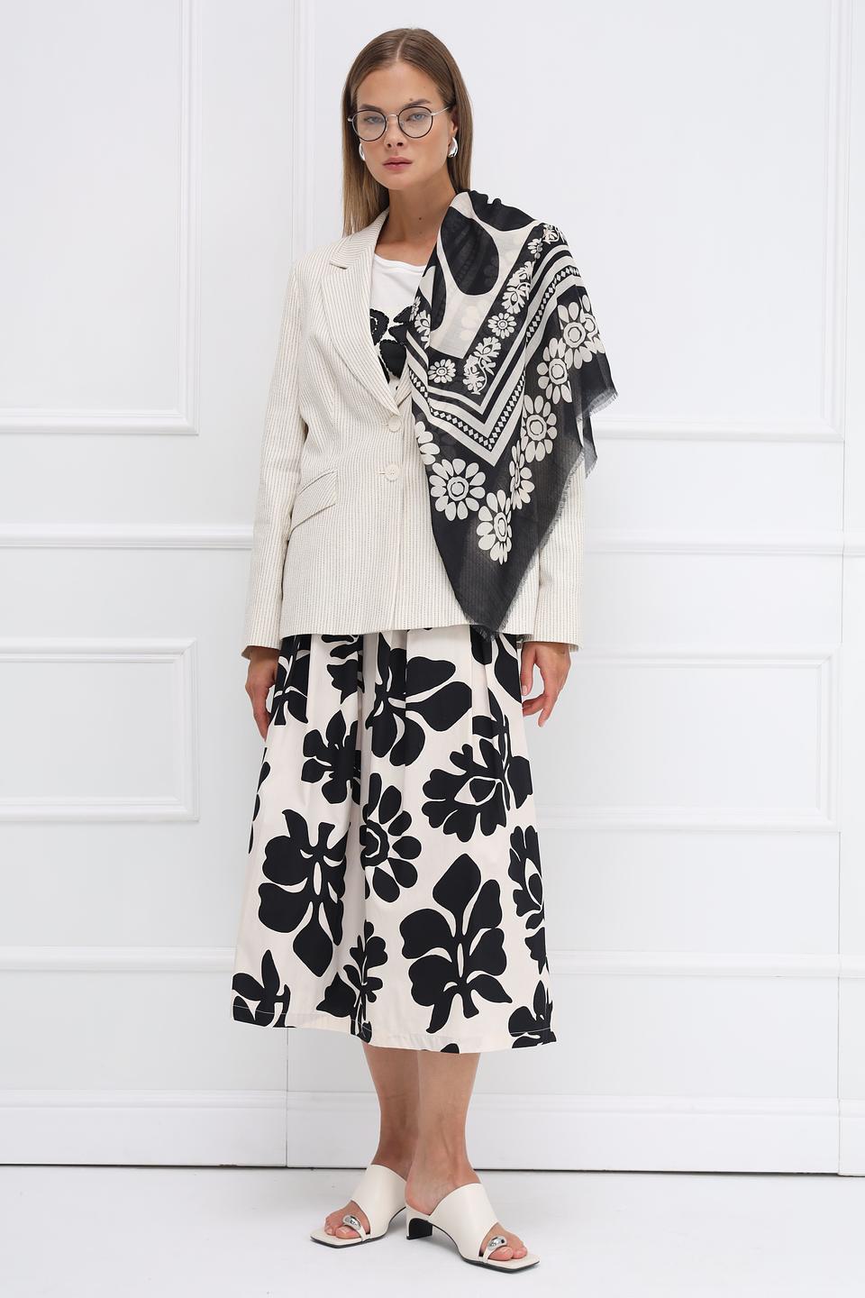 Платок Oui с цветочным принтом чёрный