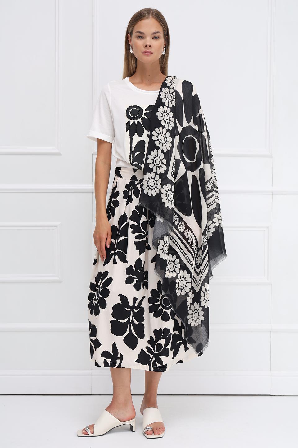 Платок Oui с цветочным принтом чёрный