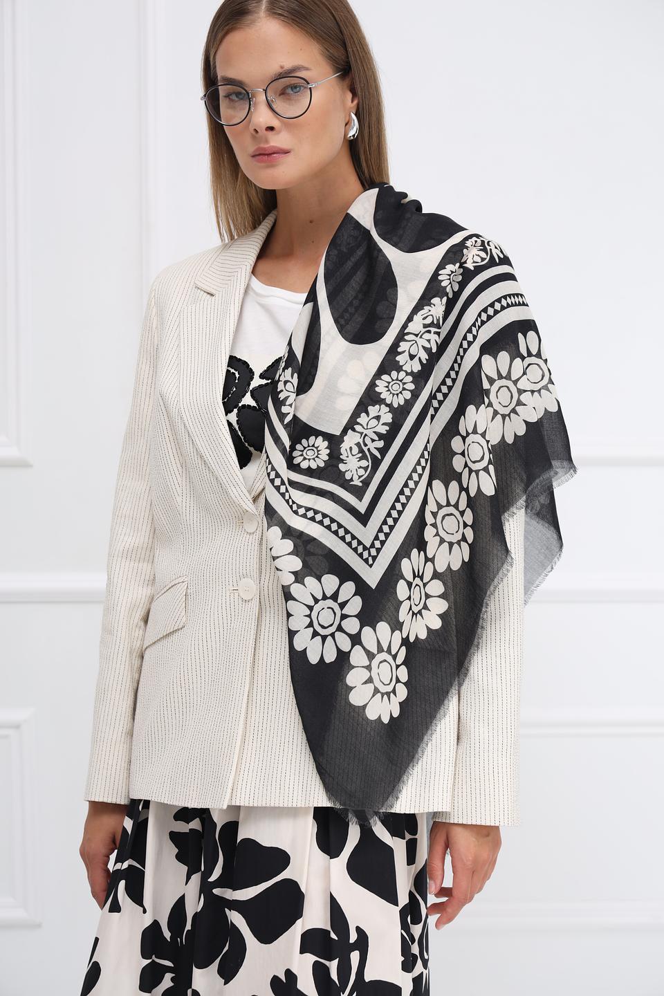 Платок Oui с цветочным принтом чёрный
