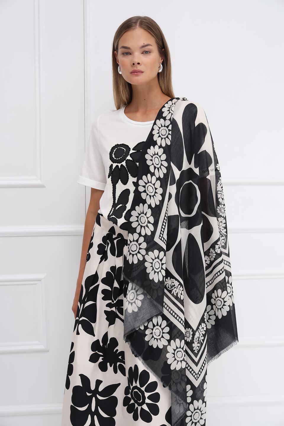 Платок Oui с цветочным принтом чёрный