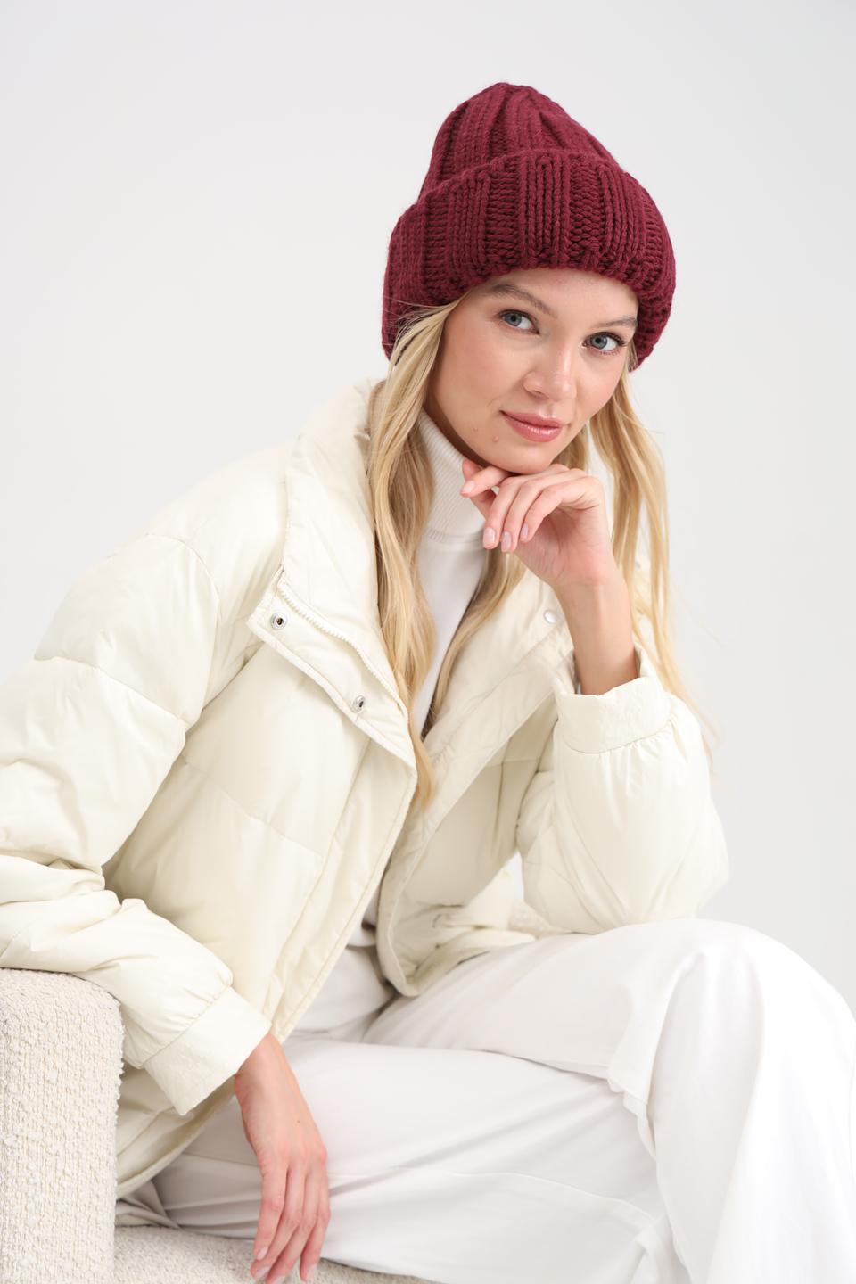 Шапка Adel вязаная бордовая