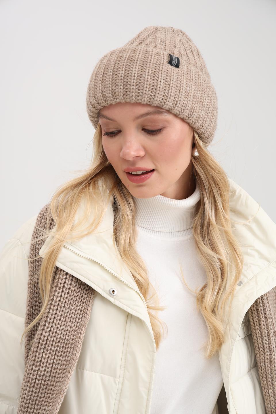 Шапка Adel вязаная бежевая