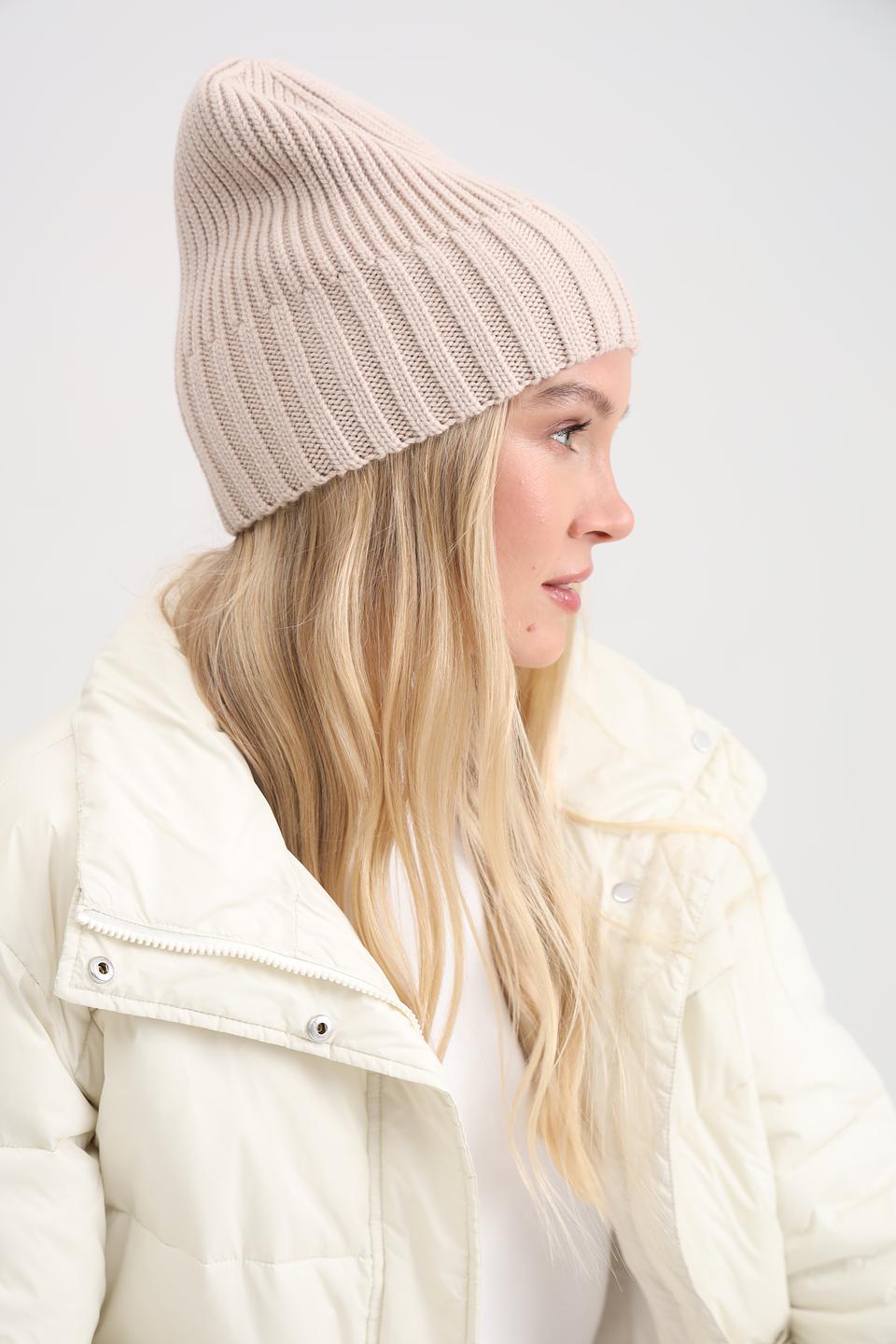 Шапка Adel вязаная бежевая
