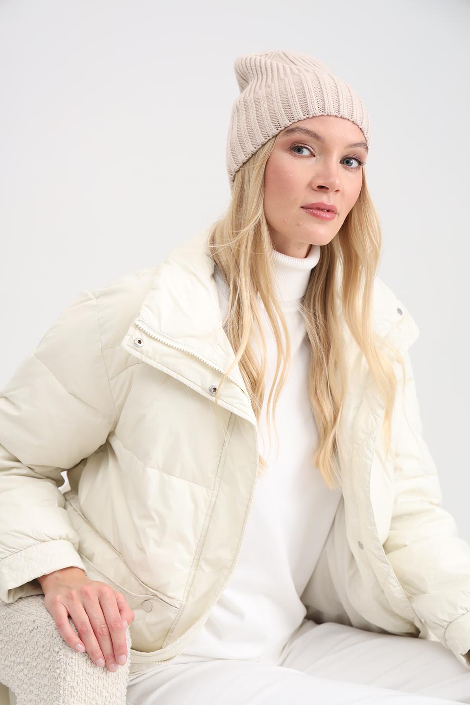 Шапка Adel вязаная бежевая