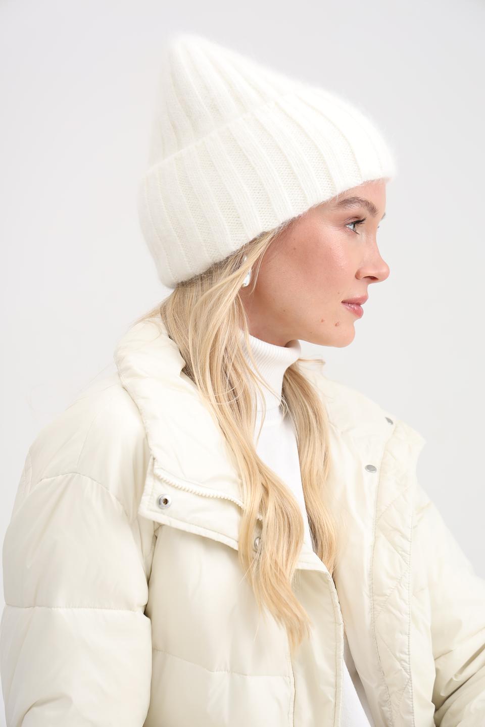 Шапка Adel женская белая