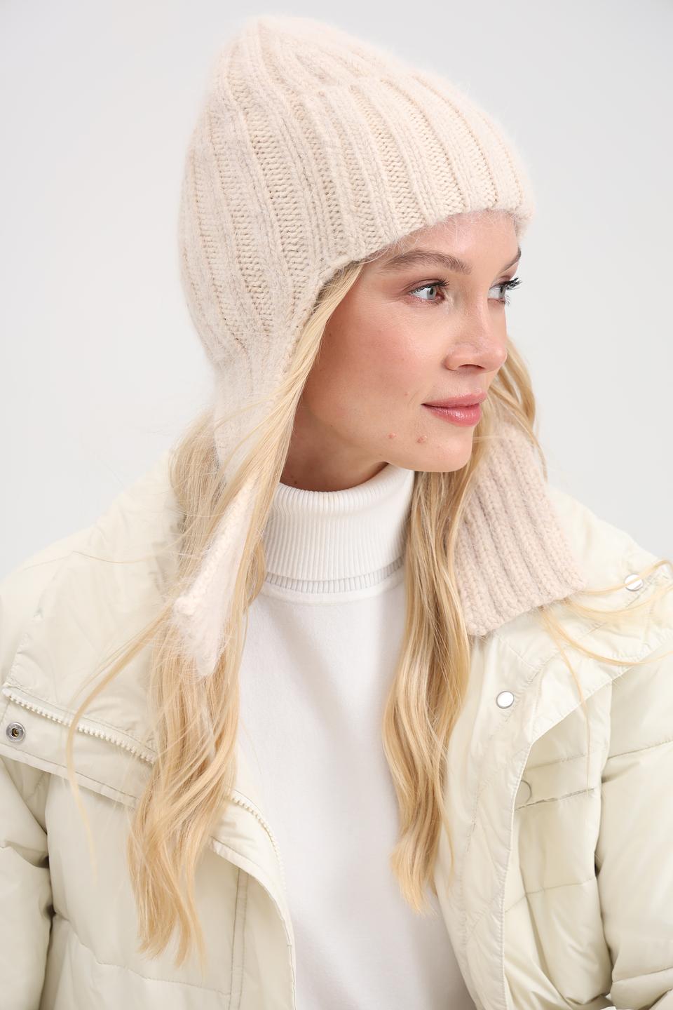 Шапка Adel с ушами бежевая