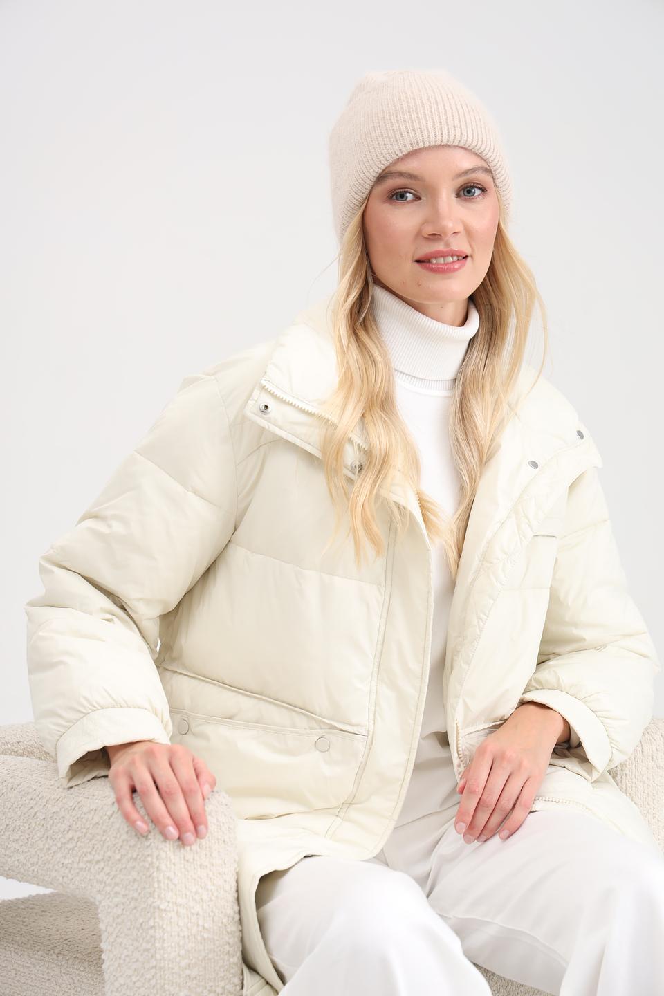 Шапка Adel бежевая