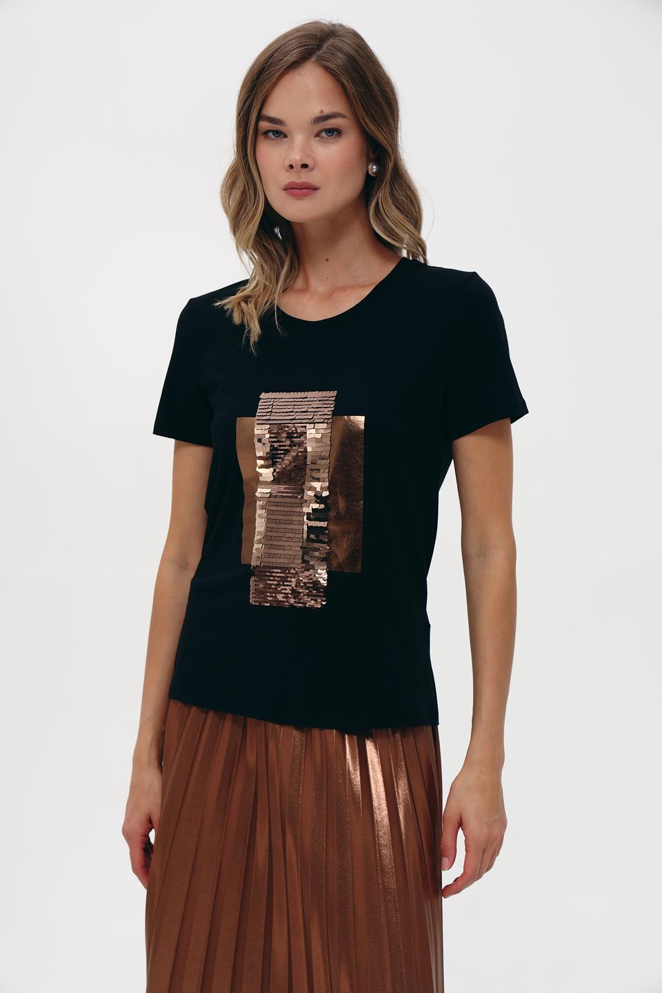 Футболка More and More с принтом чёрная