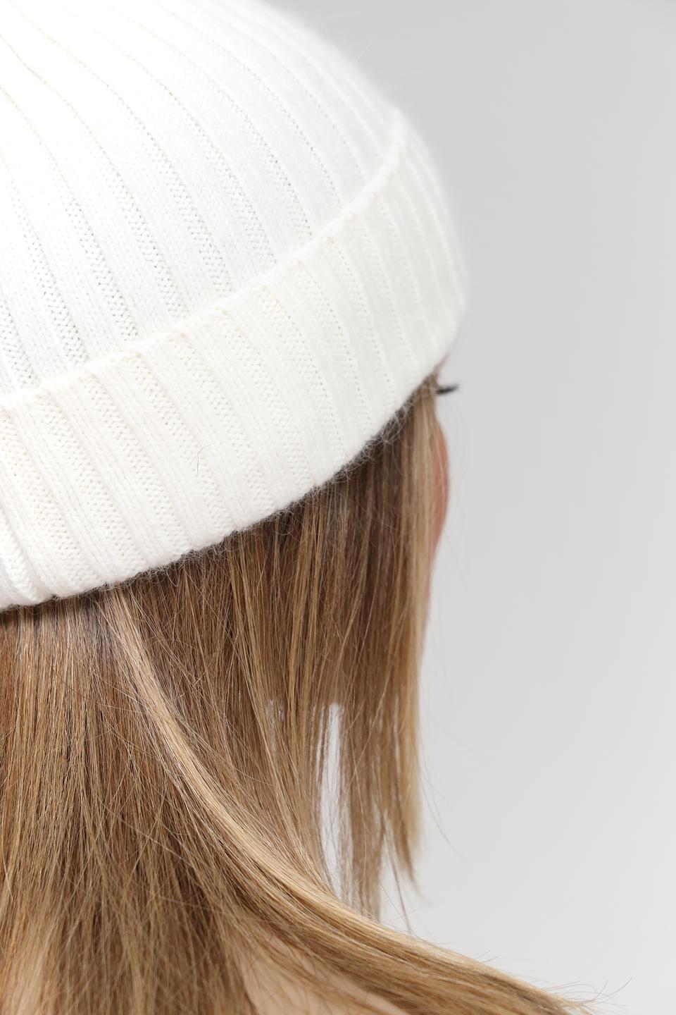 Шапка Marhatter вязаная белая