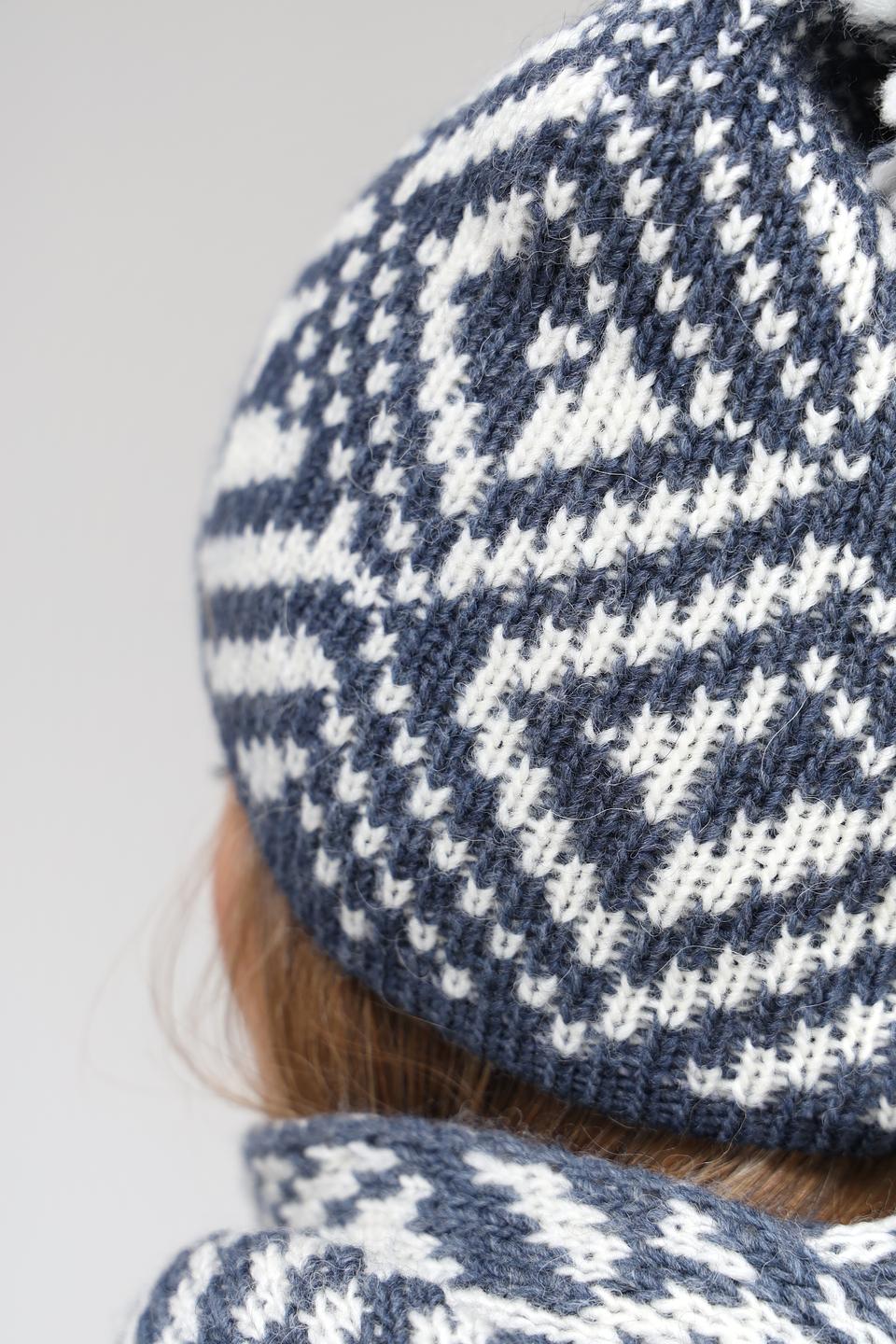 Шапка Marhatter с помпоном