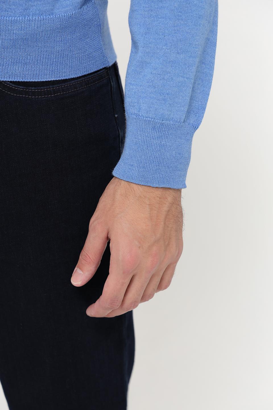 Джемпер Monte Carlo V-образный голубой