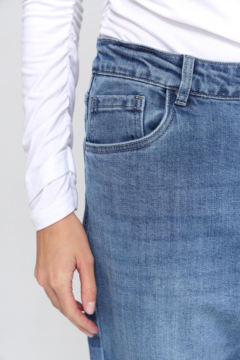 Джинсы UNQ mom fit голубые