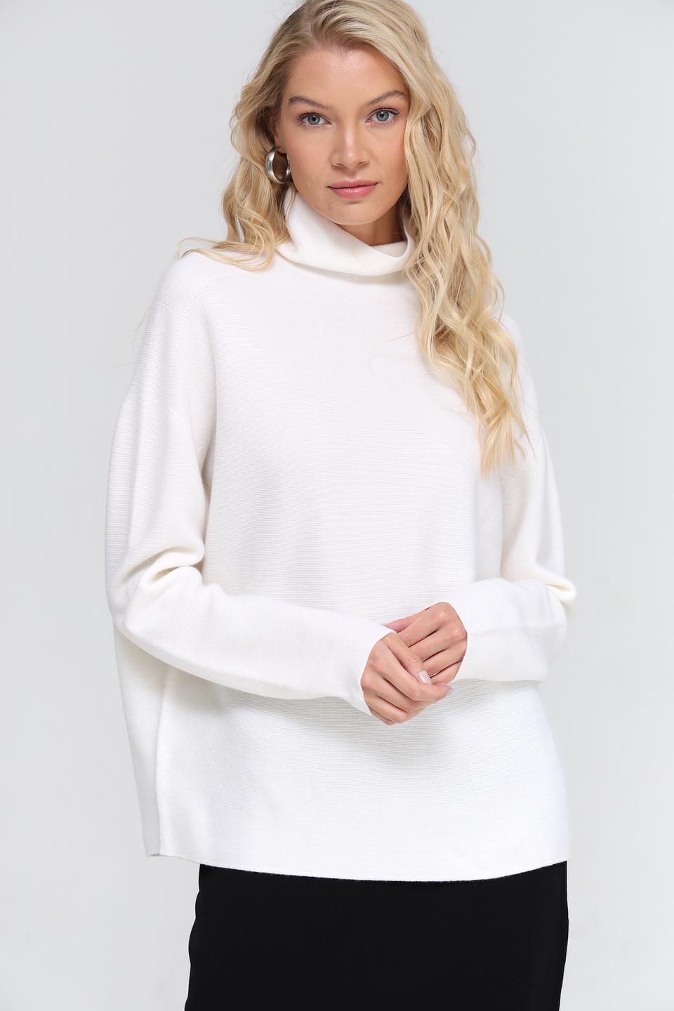 Пуловер UNQ женский белый с горлом