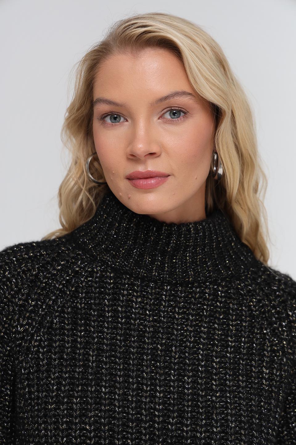 Пуловер UNQ с высоким горлом чёрный