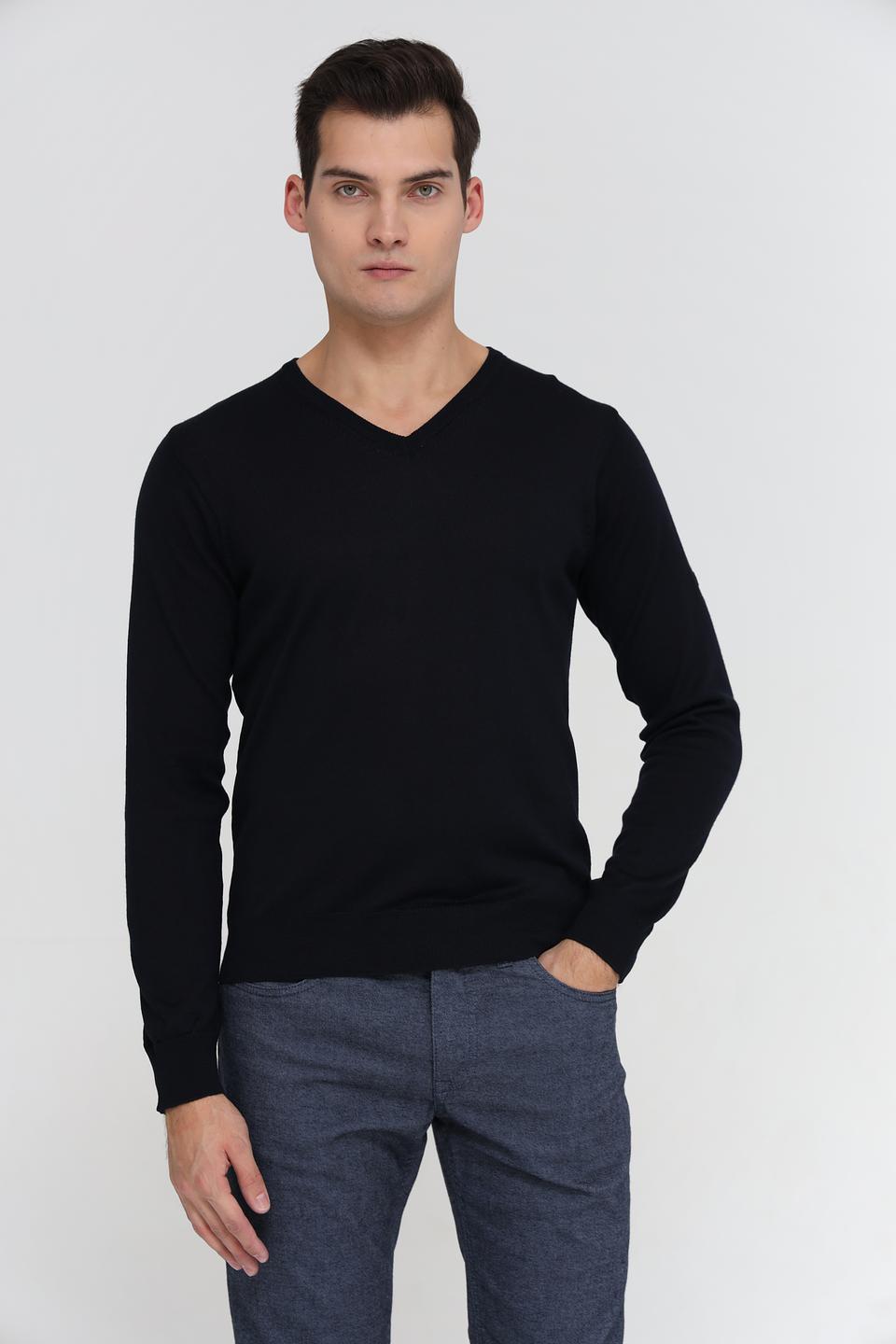 Джемпер Monte Carlo V-образный чёрный
