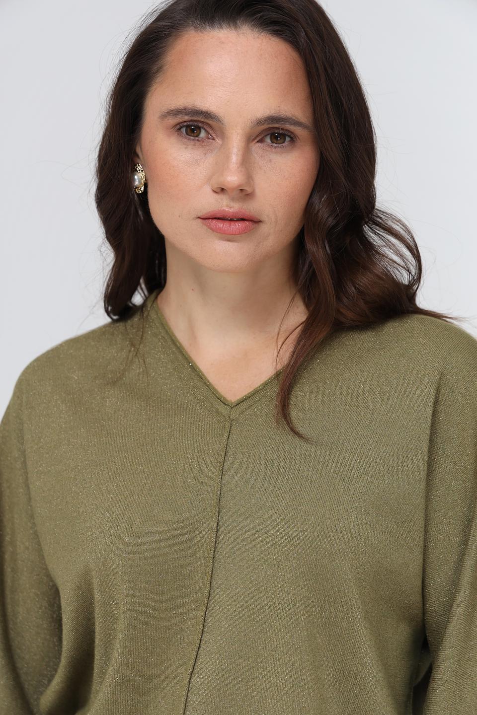 Пуловер Lecomte оливковый с V-образным вырезом