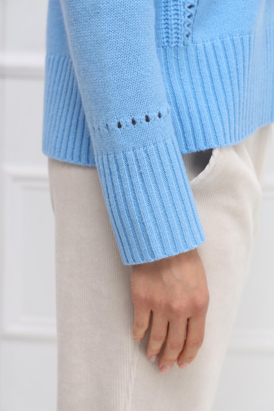 Пуловер Catnoir голубой с вырезом